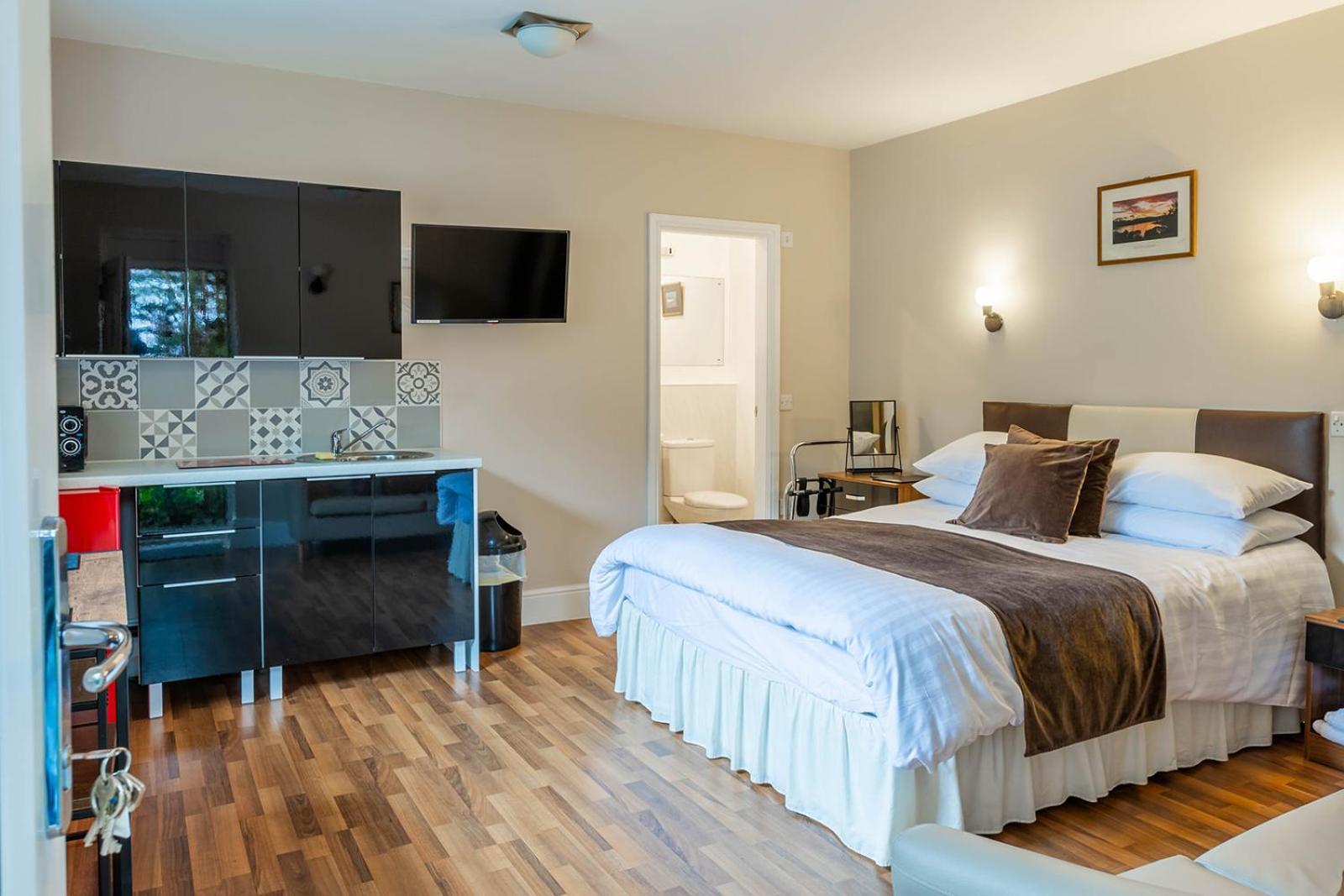 Windermere Studio Rooms - With Free Car Parking Onsite Εξωτερικό φωτογραφία