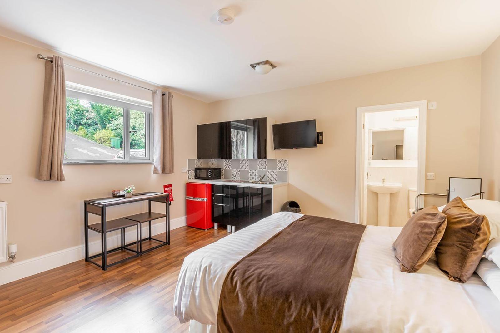 Windermere Studio Rooms - With Free Car Parking Onsite Εξωτερικό φωτογραφία