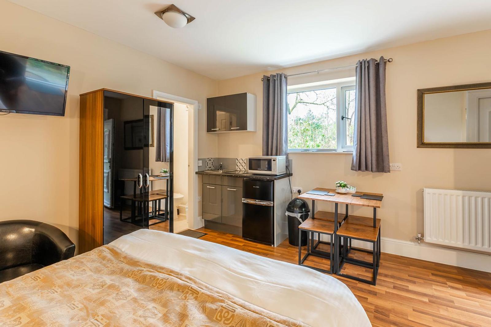 Windermere Studio Rooms - With Free Car Parking Onsite Εξωτερικό φωτογραφία