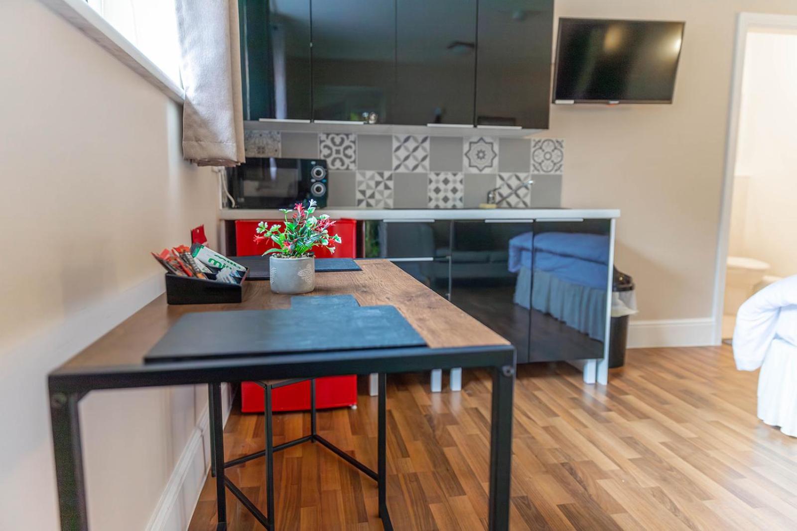 Windermere Studio Rooms - With Free Car Parking Onsite Εξωτερικό φωτογραφία