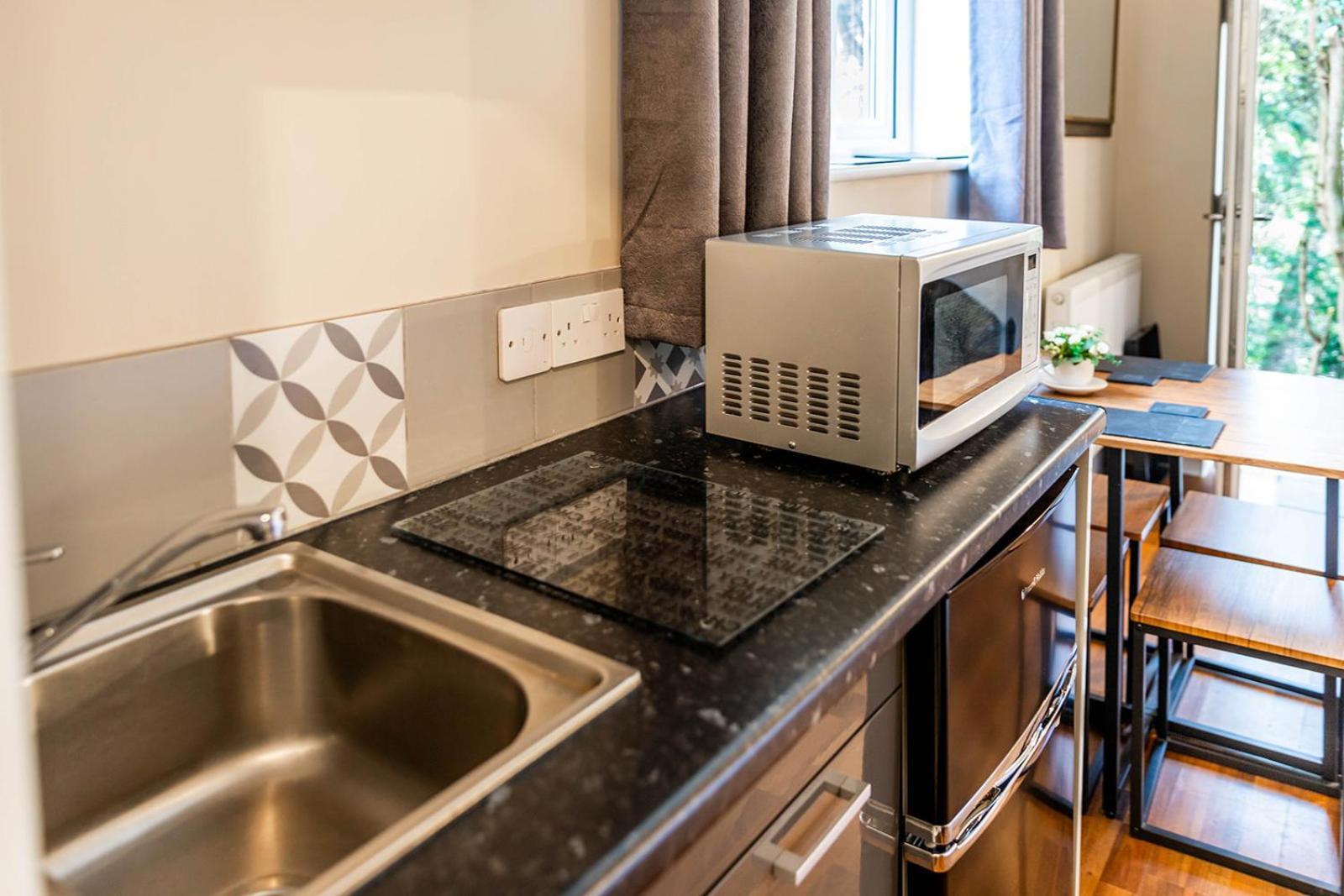 Windermere Studio Rooms - With Free Car Parking Onsite Εξωτερικό φωτογραφία