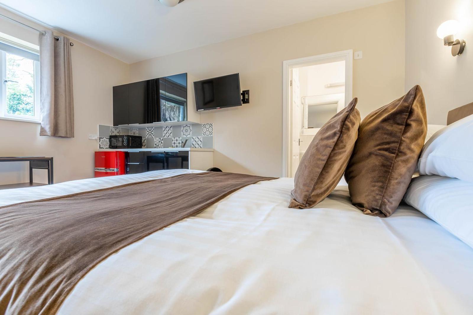 Windermere Studio Rooms - With Free Car Parking Onsite Εξωτερικό φωτογραφία