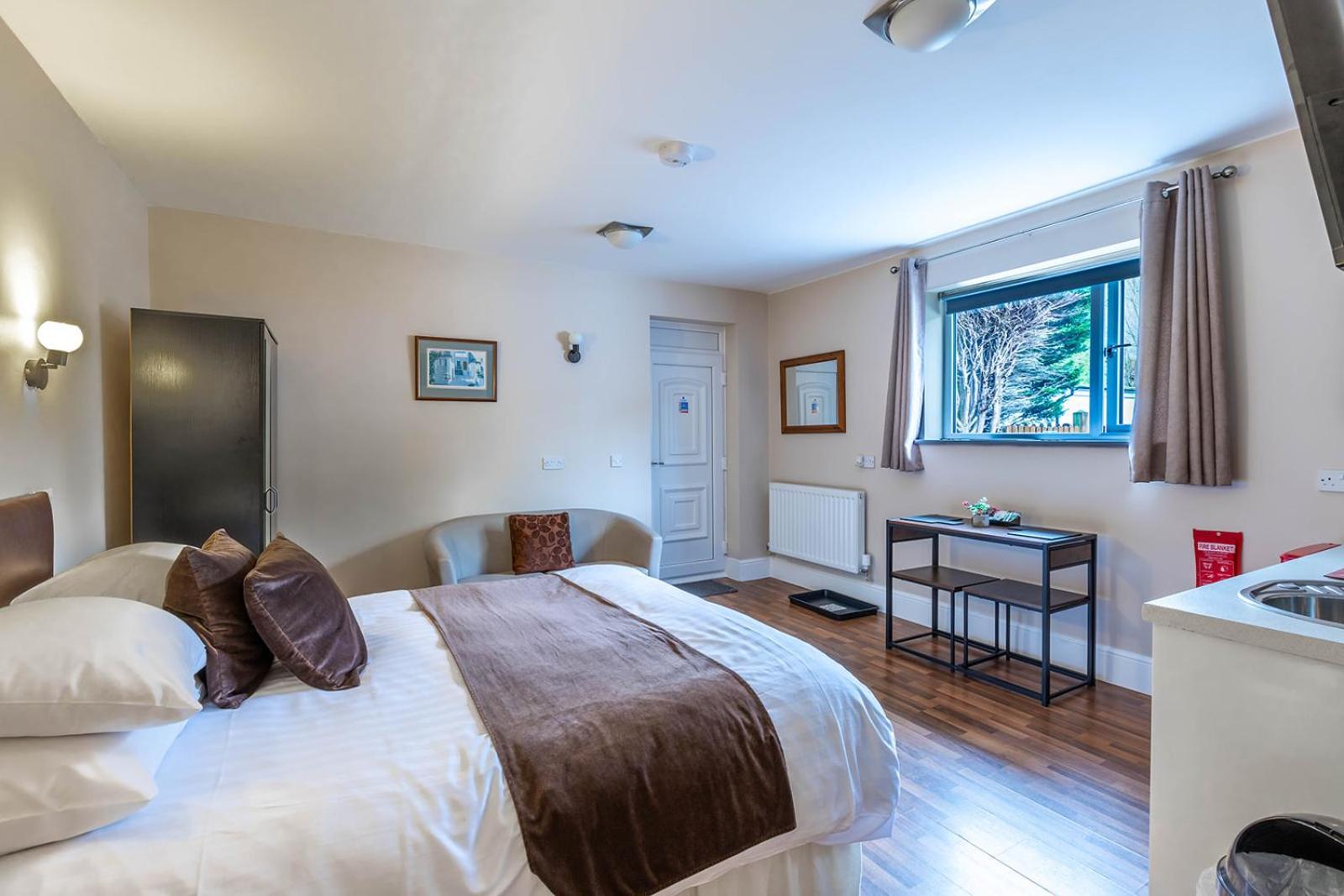 Windermere Studio Rooms - With Free Car Parking Onsite Εξωτερικό φωτογραφία