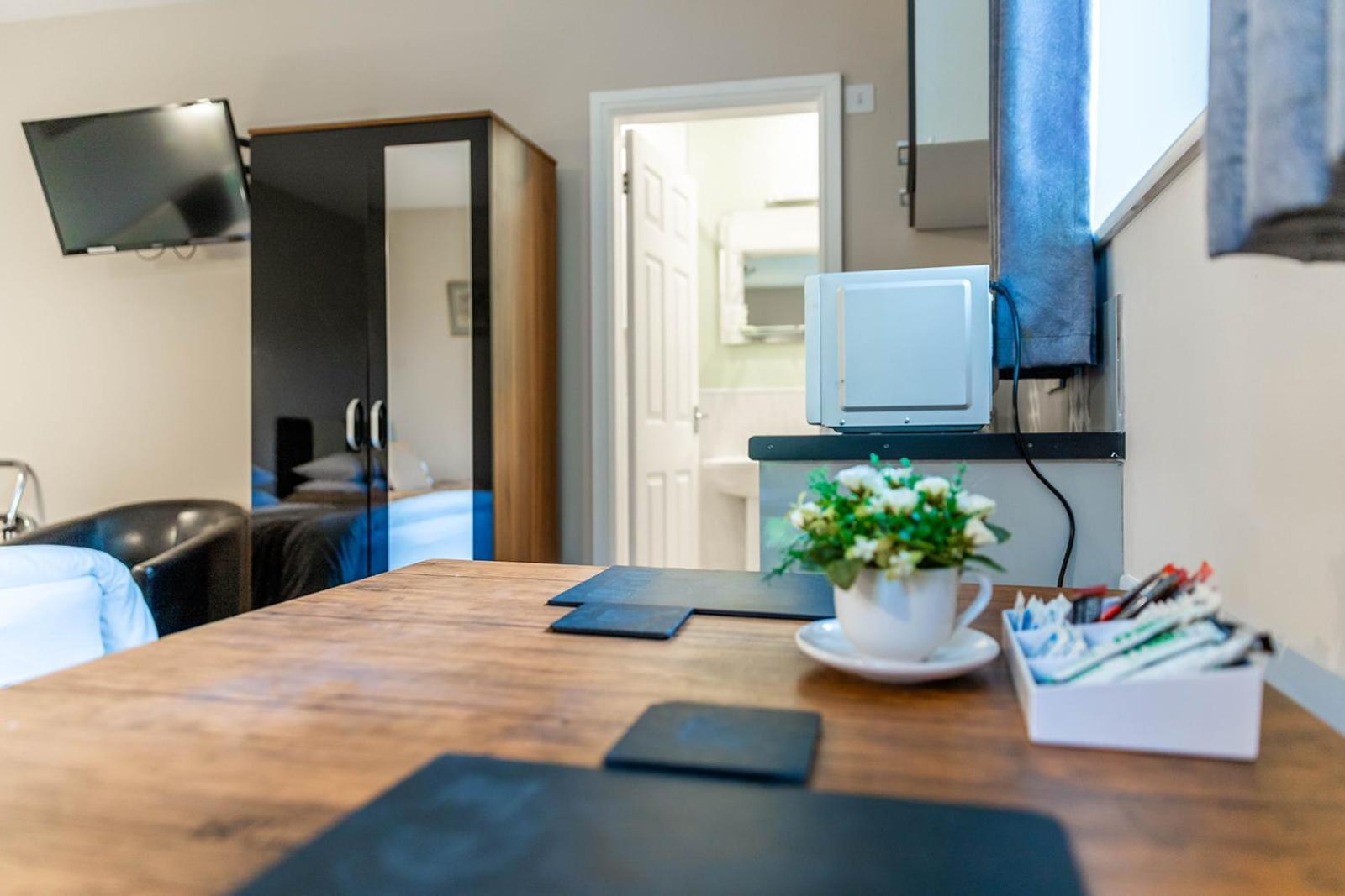 Windermere Studio Rooms - With Free Car Parking Onsite Εξωτερικό φωτογραφία