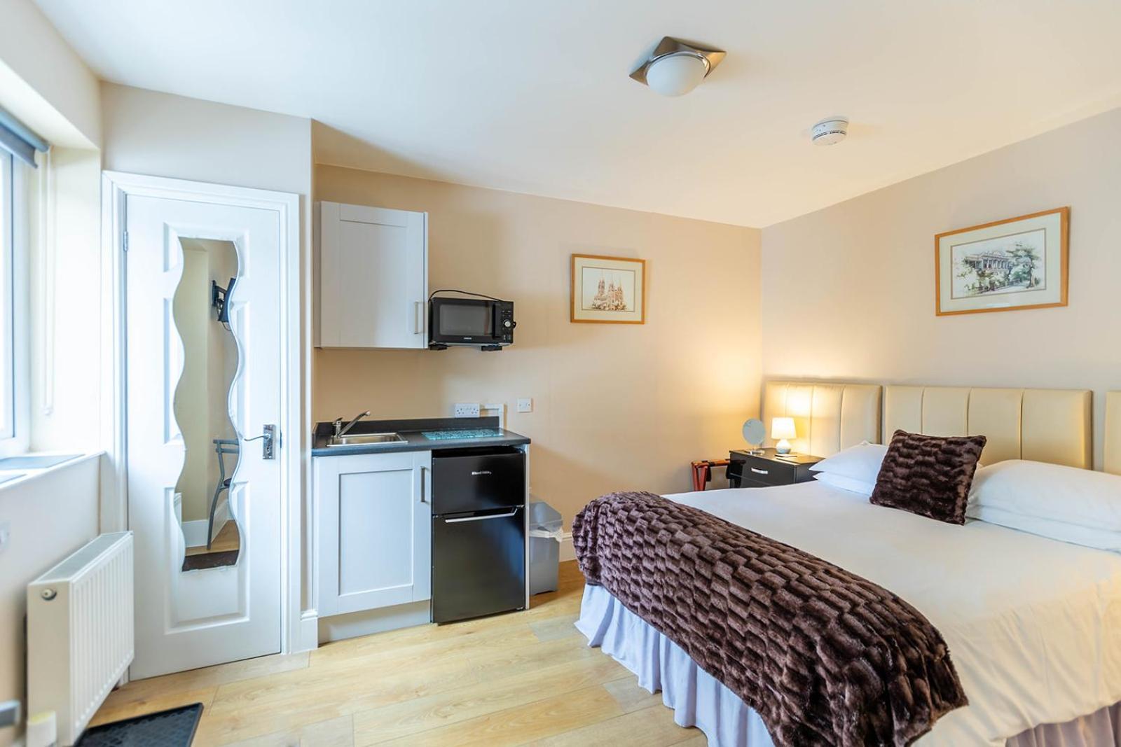 Windermere Studio Rooms - With Free Car Parking Onsite Εξωτερικό φωτογραφία
