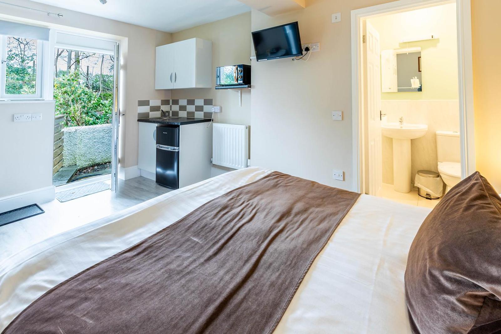 Windermere Studio Rooms - With Free Car Parking Onsite Εξωτερικό φωτογραφία