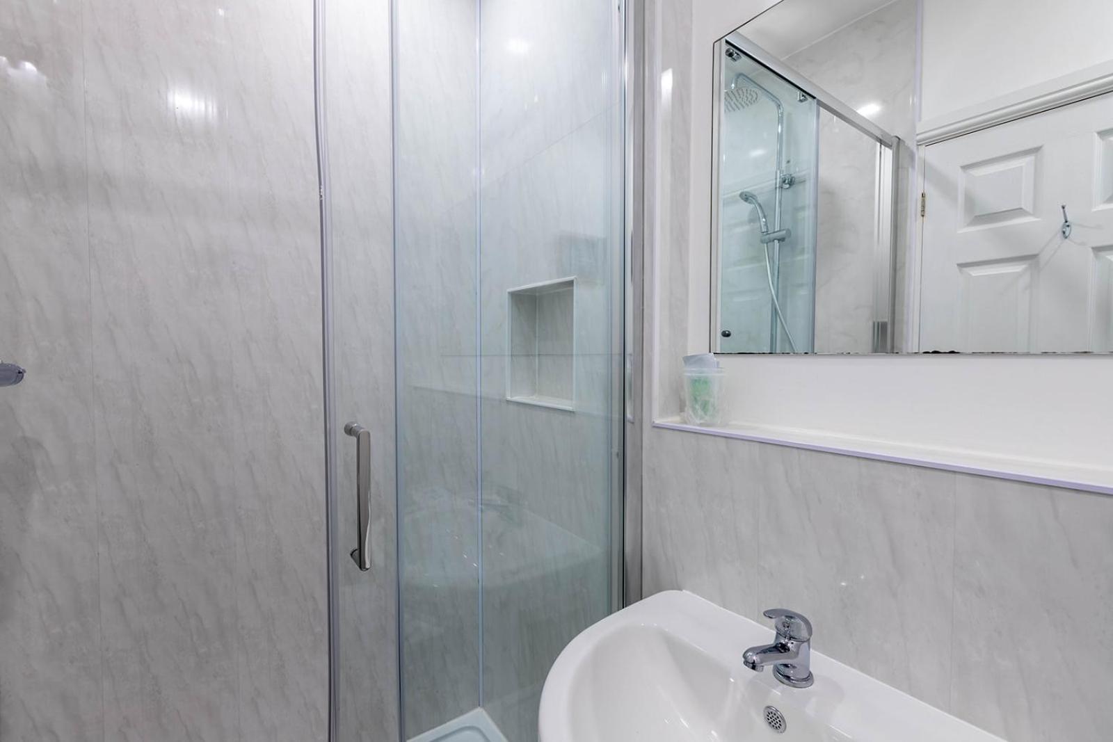 Windermere Studio Rooms - With Free Car Parking Onsite Εξωτερικό φωτογραφία